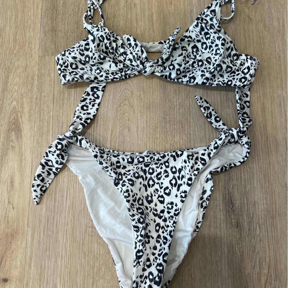 Billabong. Size XS.